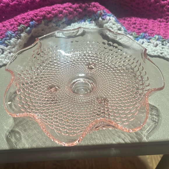 VINTAGE 7" Dia PINK DEPRESSION GLASS 3 FOOTED RUFFLE RIM HOBNAIL CANDY DISH BOWL - Picture 1 of 5